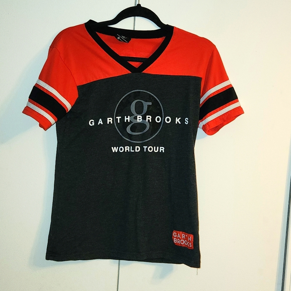 Garth Brooks World Tour Jersey T-Shirt. Signature 7 Series. Size medium
